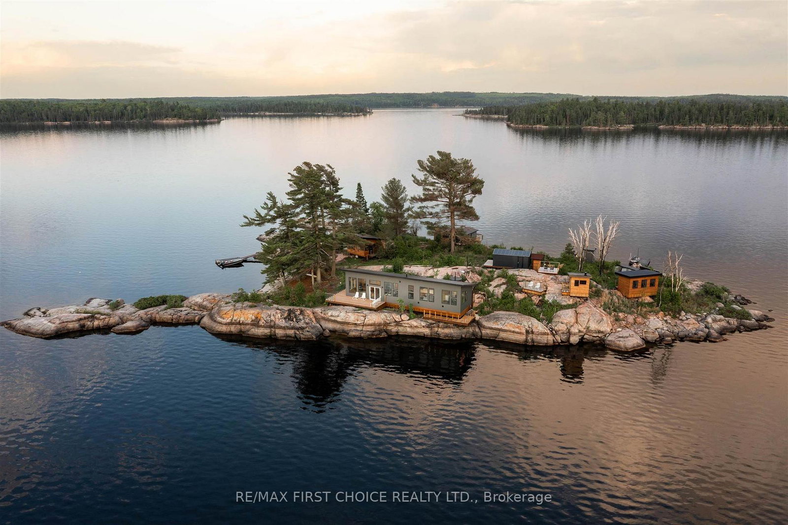 island-s900-little-sand-lake-kenora-remote-area-ontario-x13250384