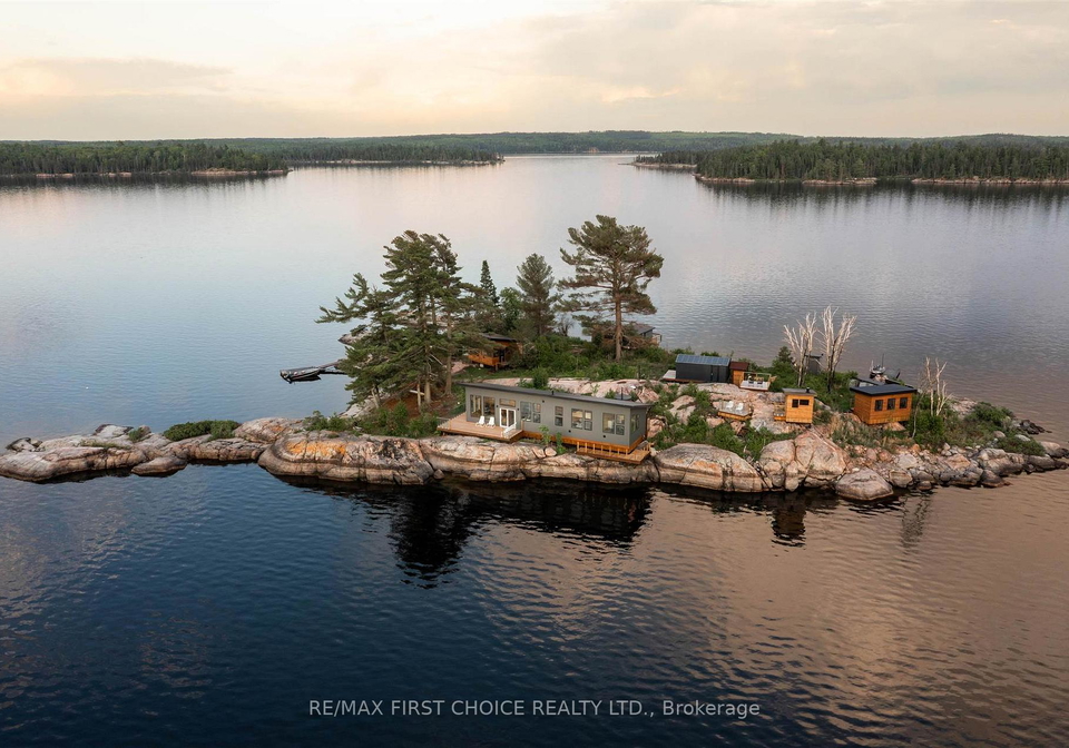 island-s900-little-sand-lake-kenora-remote-area-ontario-x13250384
