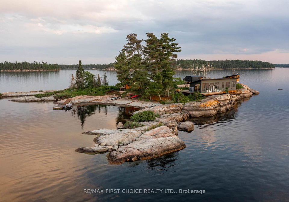island-s900-little-sand-lake-kenora-remote-area-ontario-x13250384