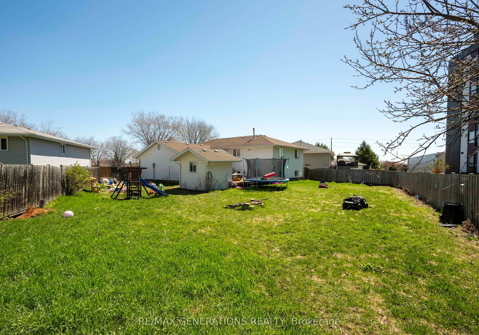 215-linden-court-thunder-bay-ontario-x13250488