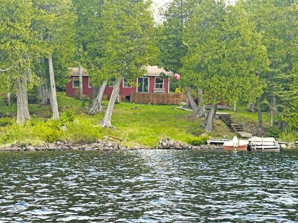 lt-17-elizabeth-lake-thunder-bay-remote-area-ontario-x13250992