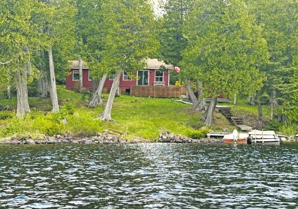lt-17-elizabeth-lake-thunder-bay-remote-area-ontario-x13250992