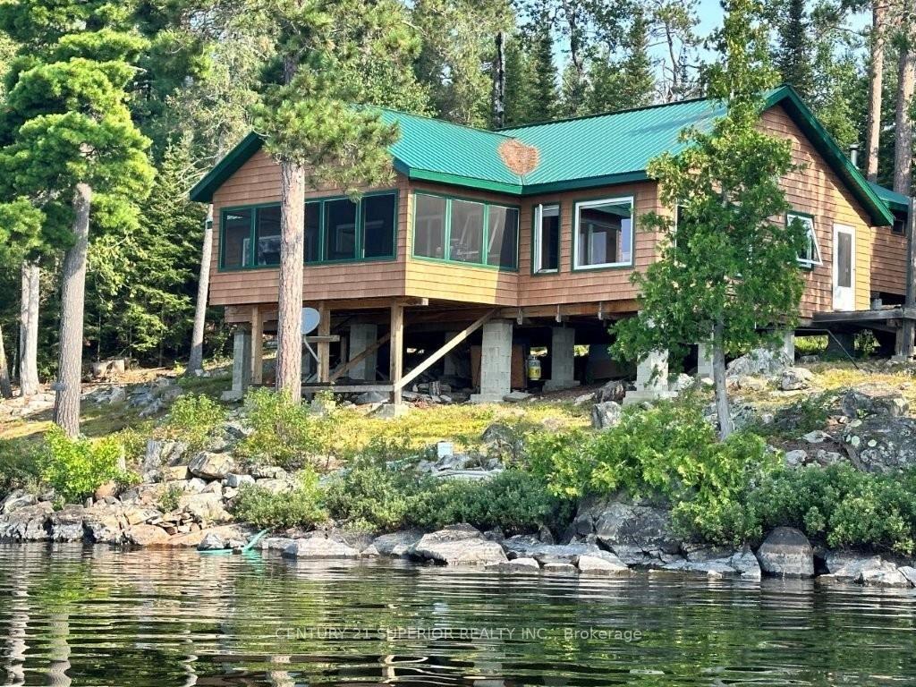 eagles-nest-thunder-bay-remote-area-ontario-x13251238