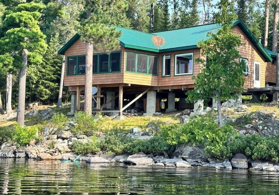 eagles-nest-thunder-bay-remote-area-ontario-x13251238