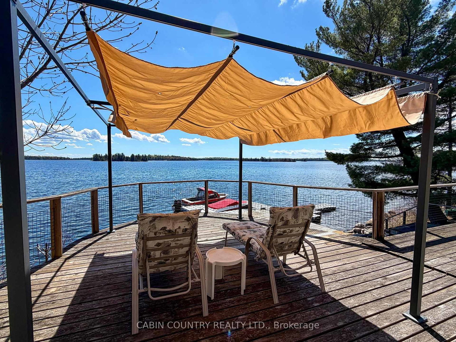 4-queer-island-kenora-remote-area-ontario-x13251304