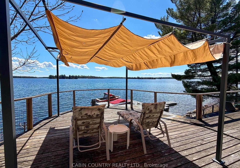 4-queer-island-kenora-remote-area-ontario-x13251304