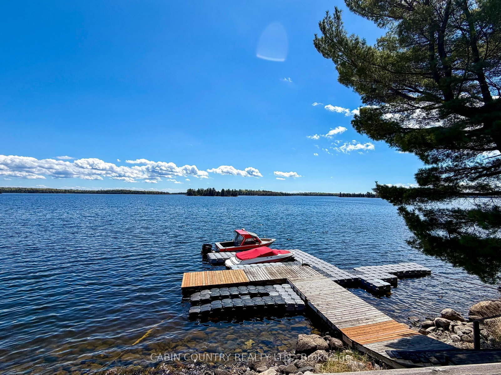 4-queer-island-kenora-remote-area-ontario-x13251304