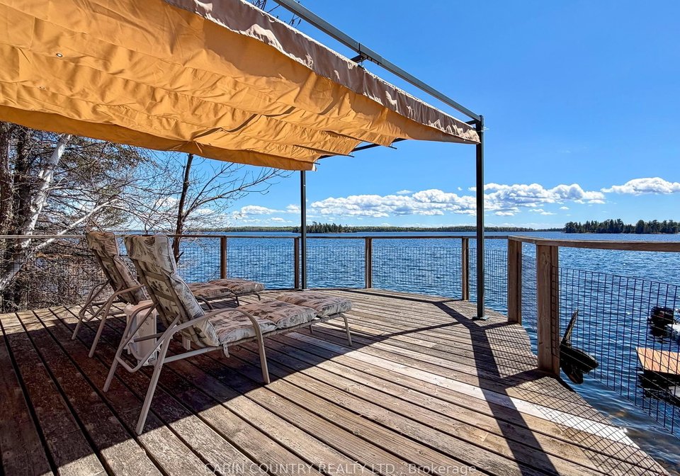 4-queer-island-kenora-remote-area-ontario-x13251304