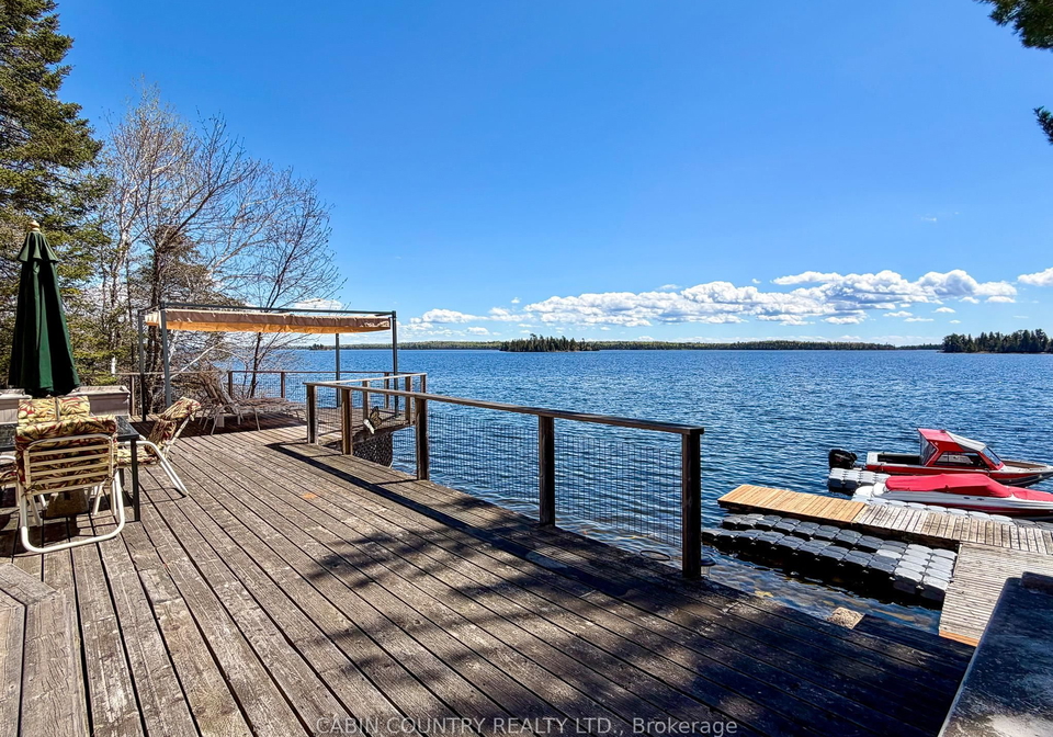 4-queer-island-kenora-remote-area-ontario-x13251304