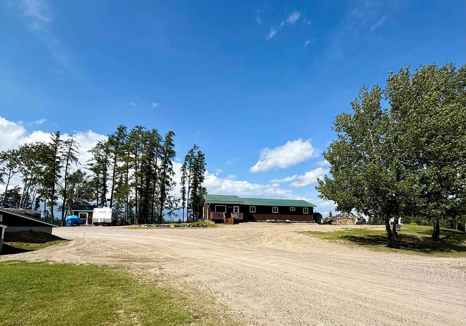 1216-hwy-584-greenstone-ontario-x13256868