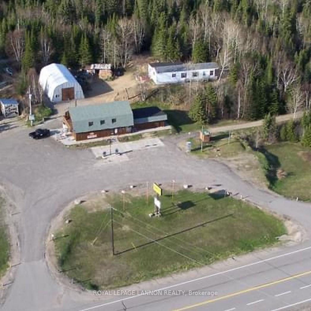 1-hwy-17-thunder-bay-remote-area-ontario-x13260682
