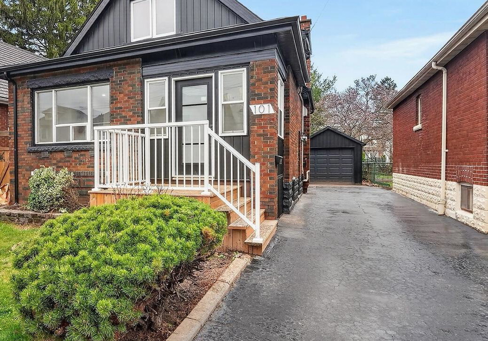 101-houghton-avenue-s-hamilton-ontario-x13288172