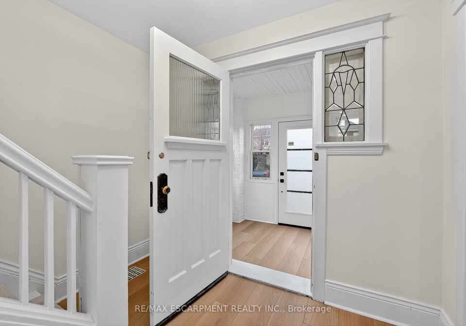 101-houghton-avenue-s-hamilton-ontario-x13288172