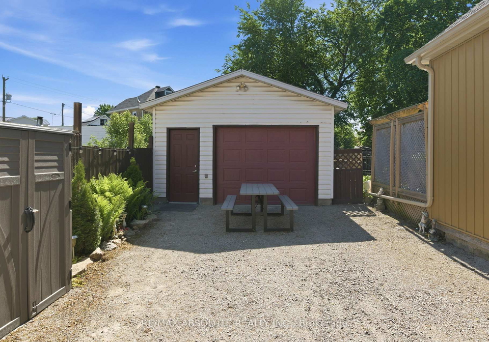 19-leeds-street-smiths-falls-ontario-x13411144