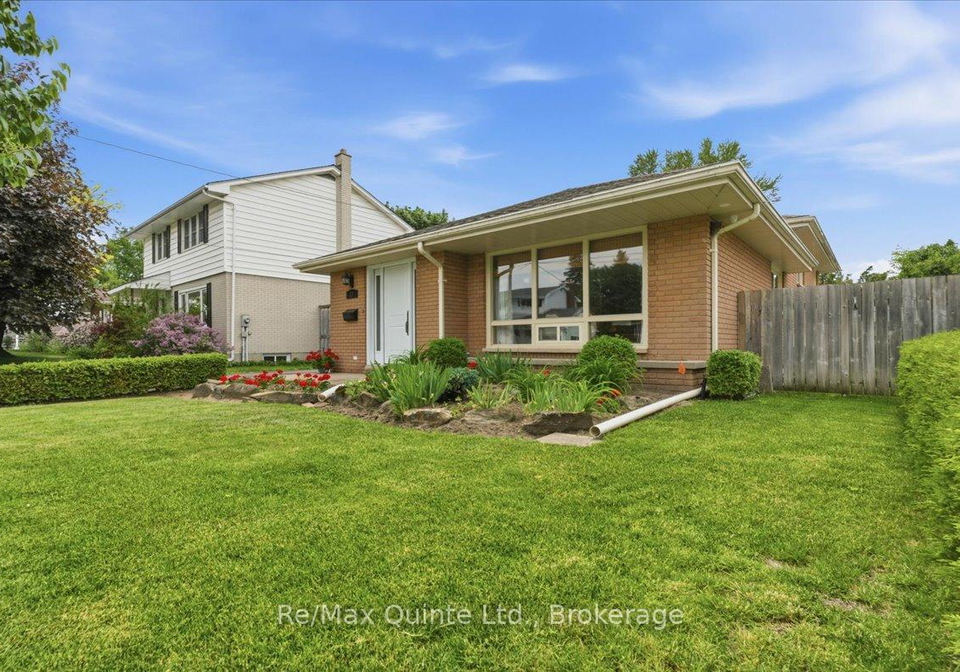 18-plaza-square-belleville-ontario-x13411392