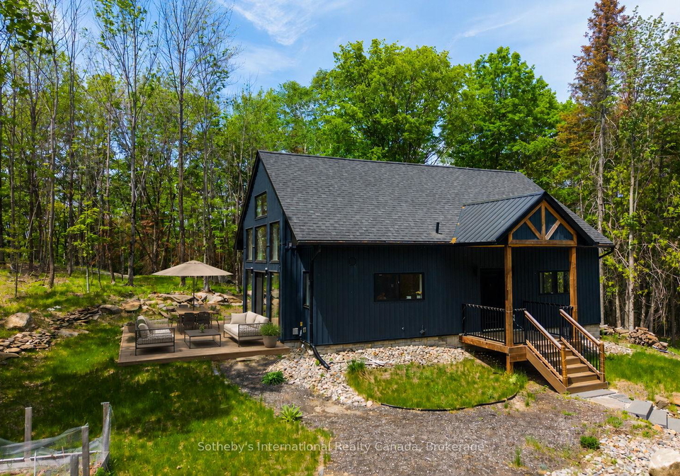 1315-north-drive-dysart-et-al-ontario-x13411510