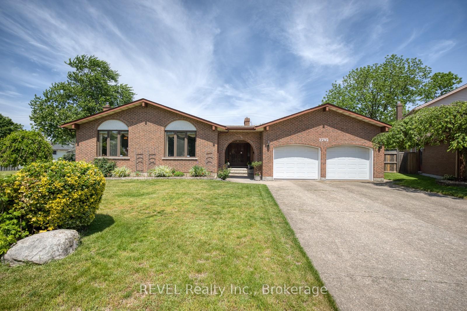 2795-solar-crescent-niagara-falls-ontario-x13411548