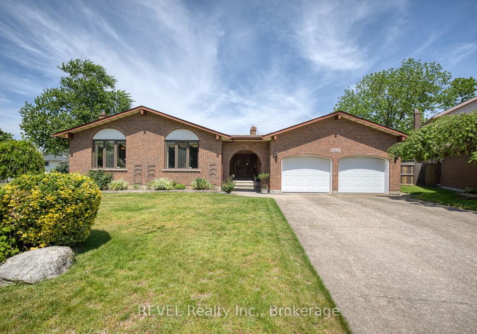 2795-solar-crescent-niagara-falls-ontario-x13411548