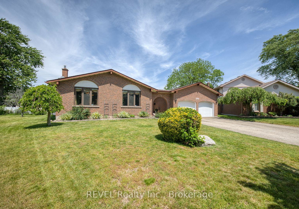 2795-solar-crescent-niagara-falls-ontario-x13411548