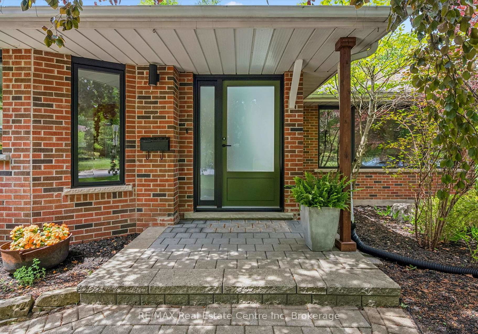 11-floral-drive-guelph-ontario-x13413108