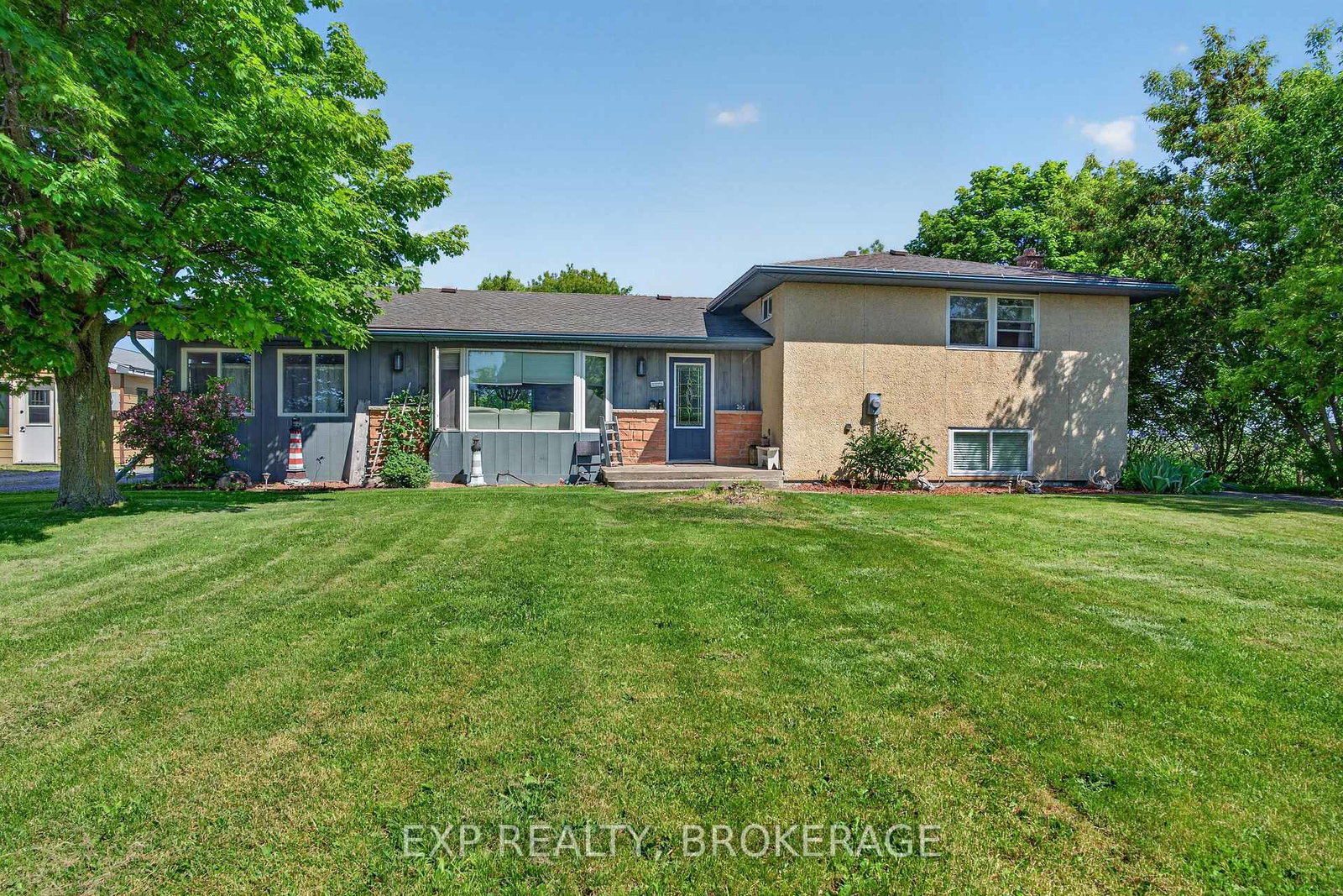 2214-highway-96-frontenac-islands-ontario-x13414568