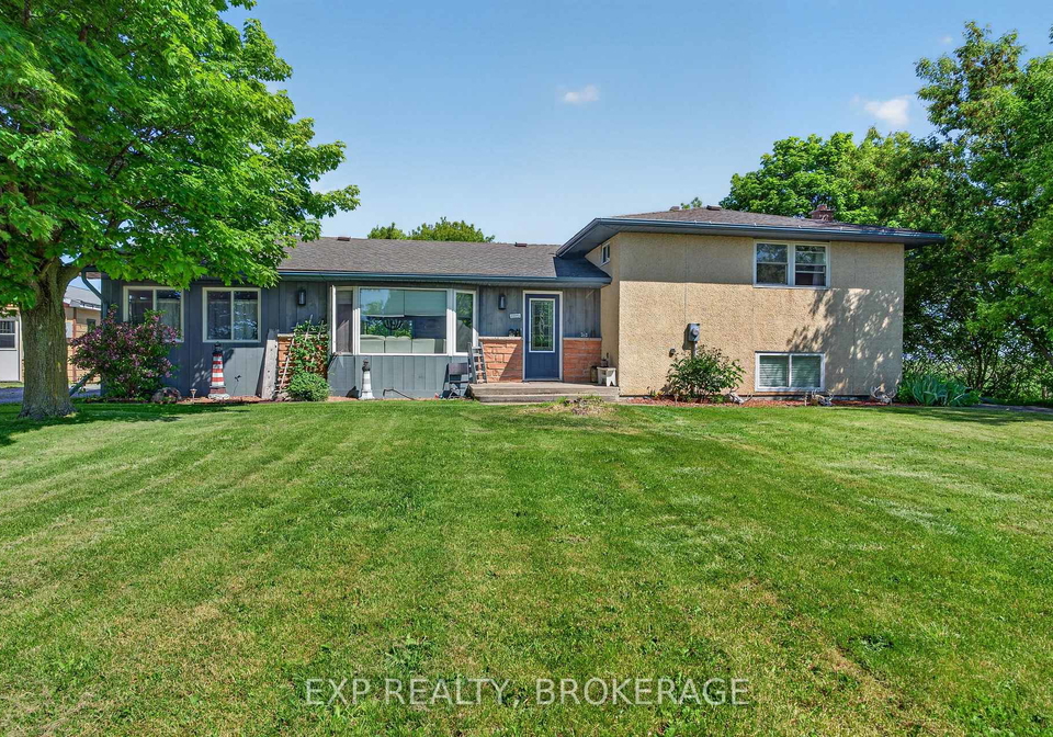 2214-highway-96-frontenac-islands-ontario-x13414568