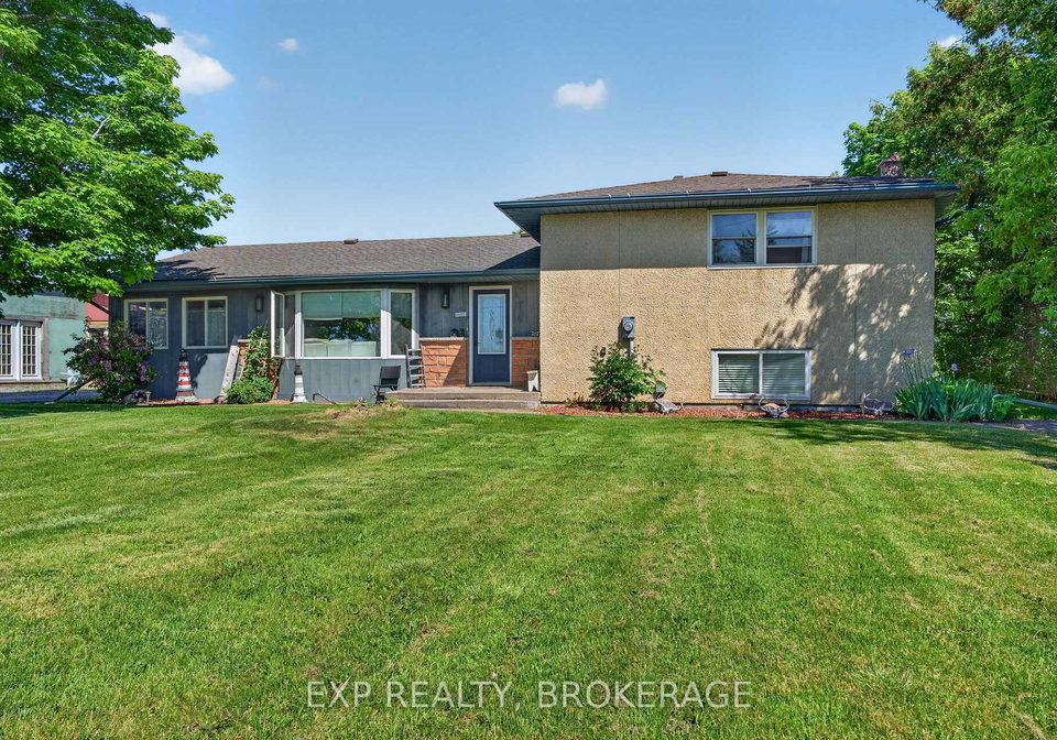 2214-highway-96-frontenac-islands-ontario-x13414568
