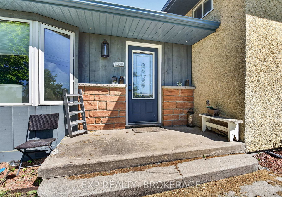 2214-highway-96-frontenac-islands-ontario-x13414568