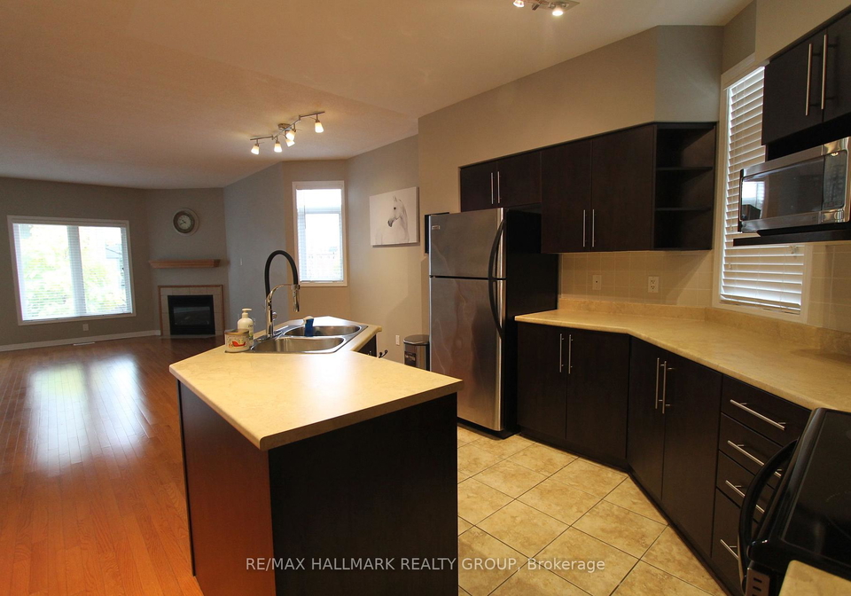 1063-redtail-private-ottawa-ontario-x13414968