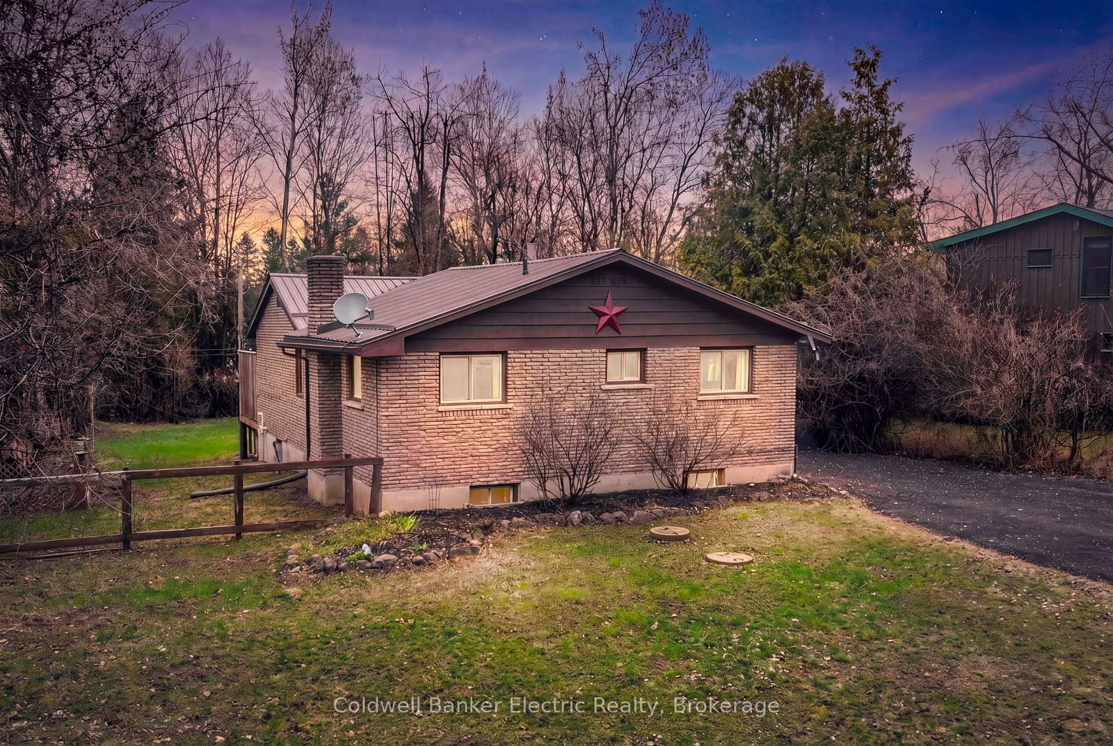 30-woods-avenue-kawartha-lakes-ontario-x13415054
