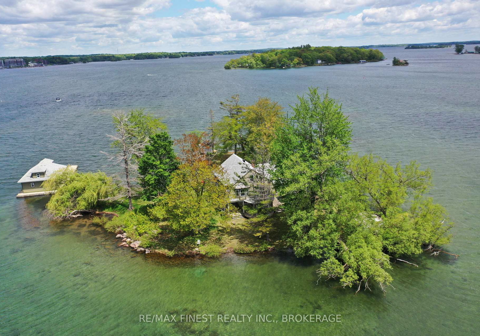 1-sampson-island-leeds-and-the-thousand-islands-ontario-x13415652