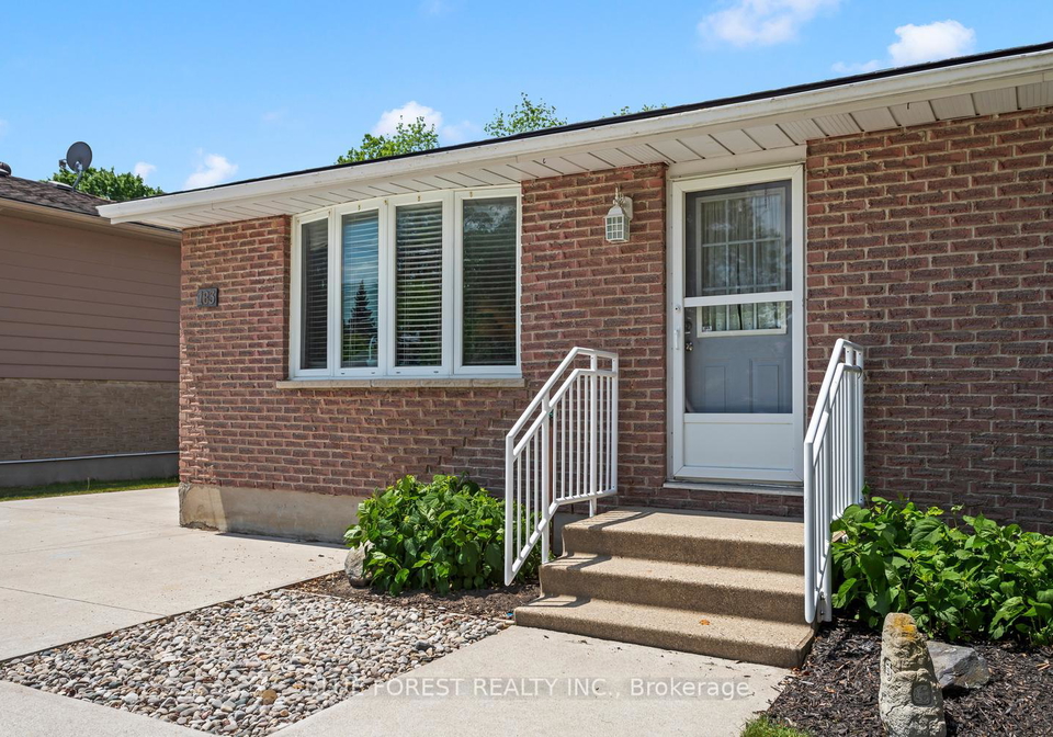 183-queen-street-north-middlesex-ontario-x13415718