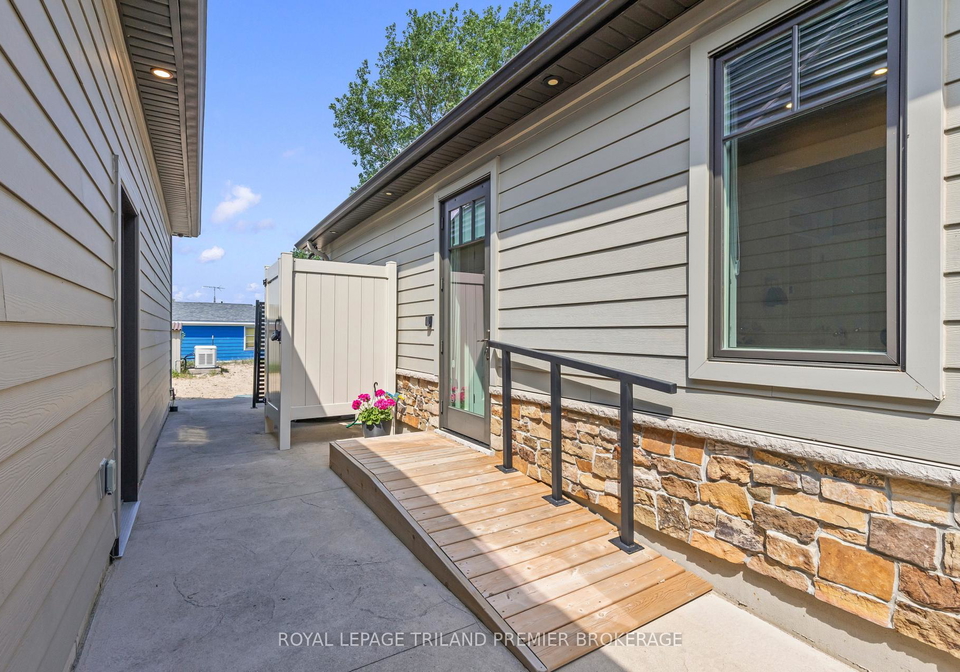 7292-leighton-drive-lambton-shores-ontario-x13415842