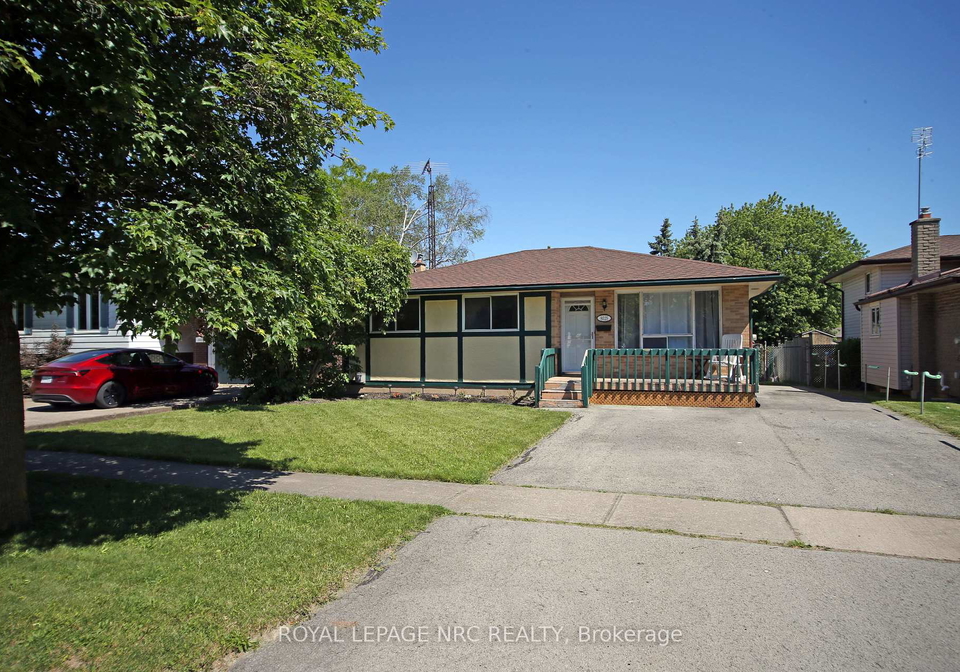 8025-thorton-street-niagara-falls-ontario-x13416048