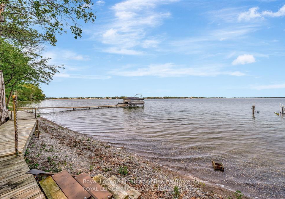 40-mayne-lane-prince-edward-county-ontario-x13416332