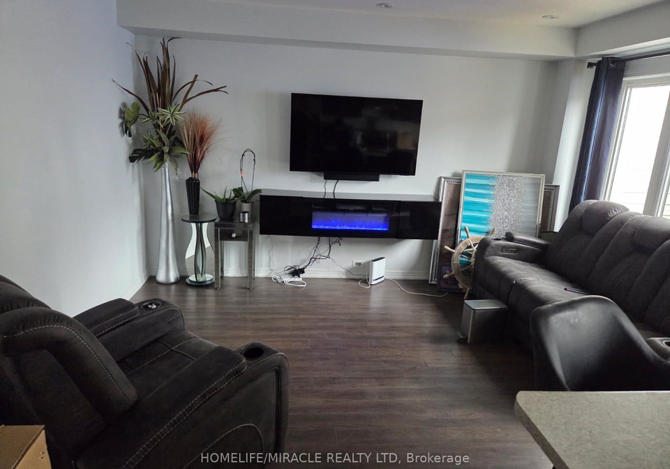 8250-tulip-tree-drive-niagara-falls-ontario-x13416616