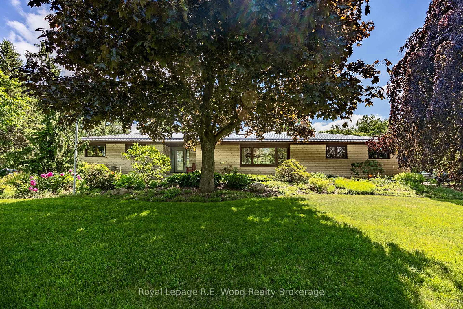 332576-plank-line-south-west-oxford-ontario-x13417232
