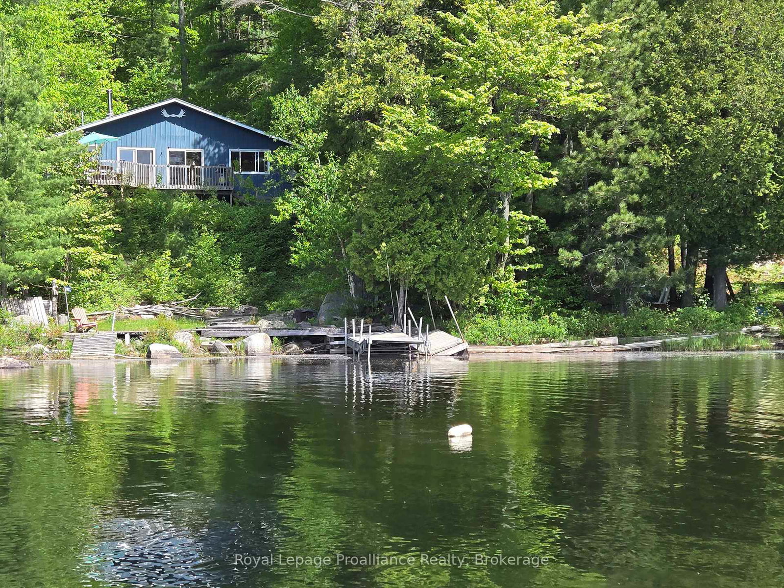 2807-mackie-lake-frontenac-ontario-x13417556
