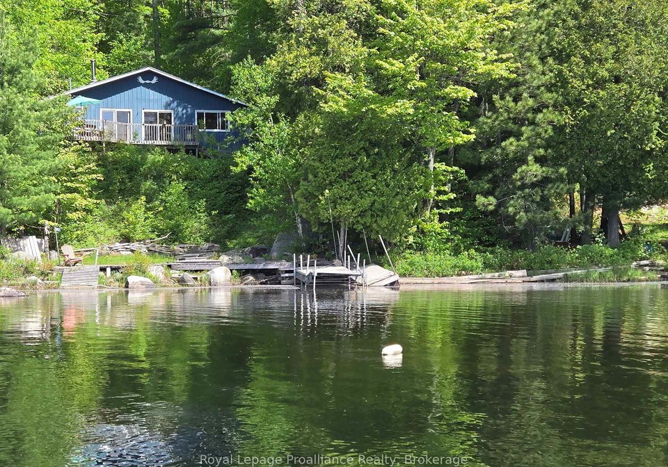 2807-mackie-lake-frontenac-ontario-x13417556