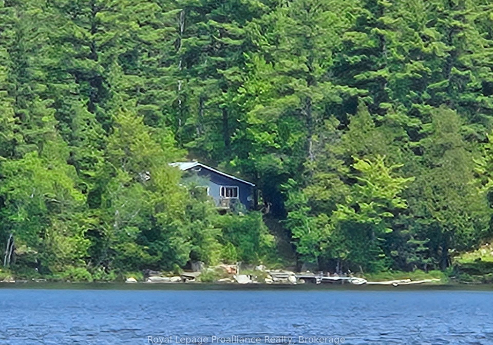 2807-mackie-lake-frontenac-ontario-x13417556