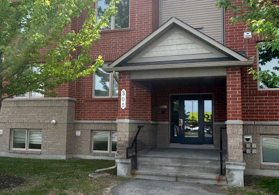 305-cresthaven-drive-ottawa-ontario-x13417646
