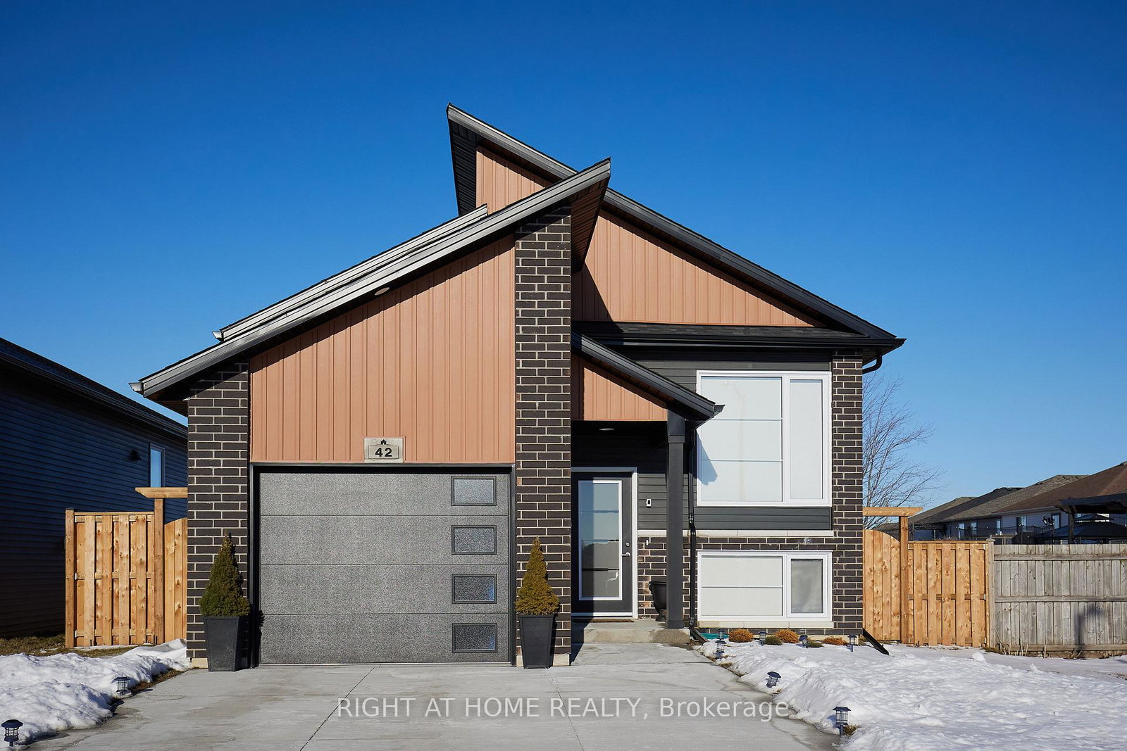 42-moonstone-crescent-chatham-kent-ontario-x13418252