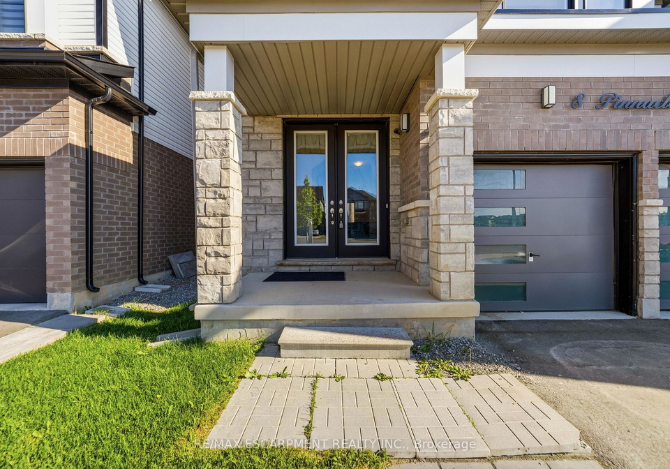 8-pinnacle-court-hamilton-ontario-x13418754