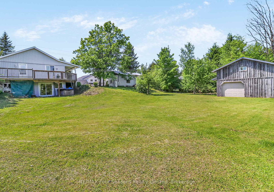 595365-4th-line-blue-mountains-ontario-x13418998