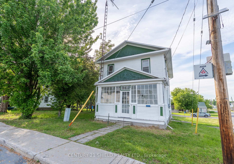 18491-hughie-munro-street-north-glengarry-ontario-x13419024