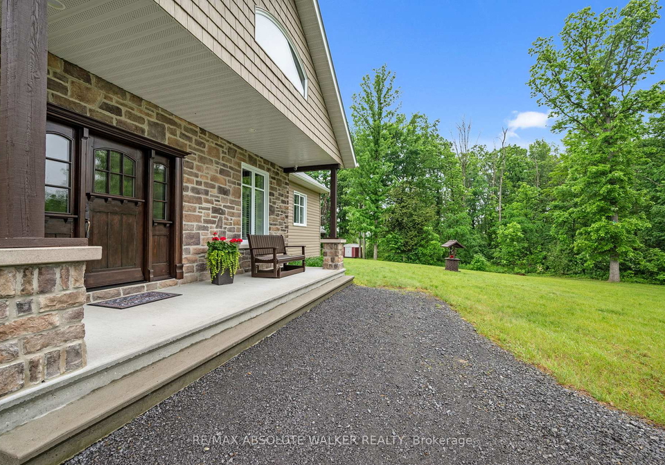 18668-kenyon-concession-2-road-north-glengarry-ontario-x13419188