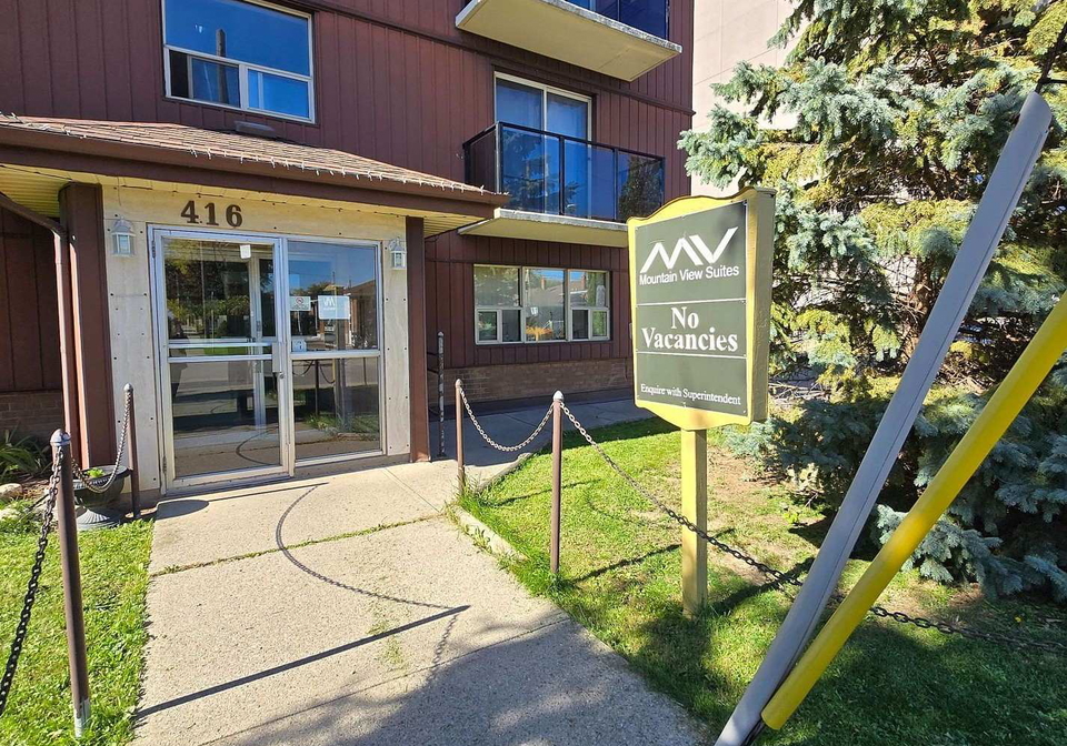 416-e-42nd-street-hamilton-ontario-x13420832