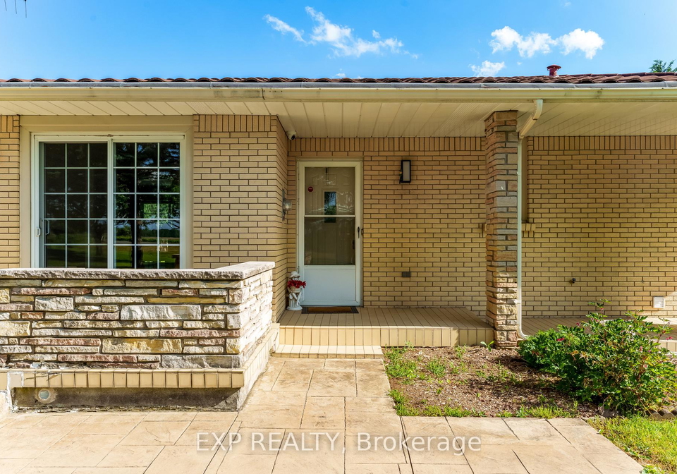 2047-hamilton-road-london-south-ontario-x13421694