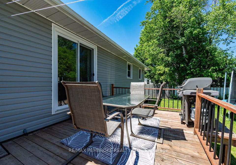 615-lorne-street-laurentian-valley-ontario-x13424002