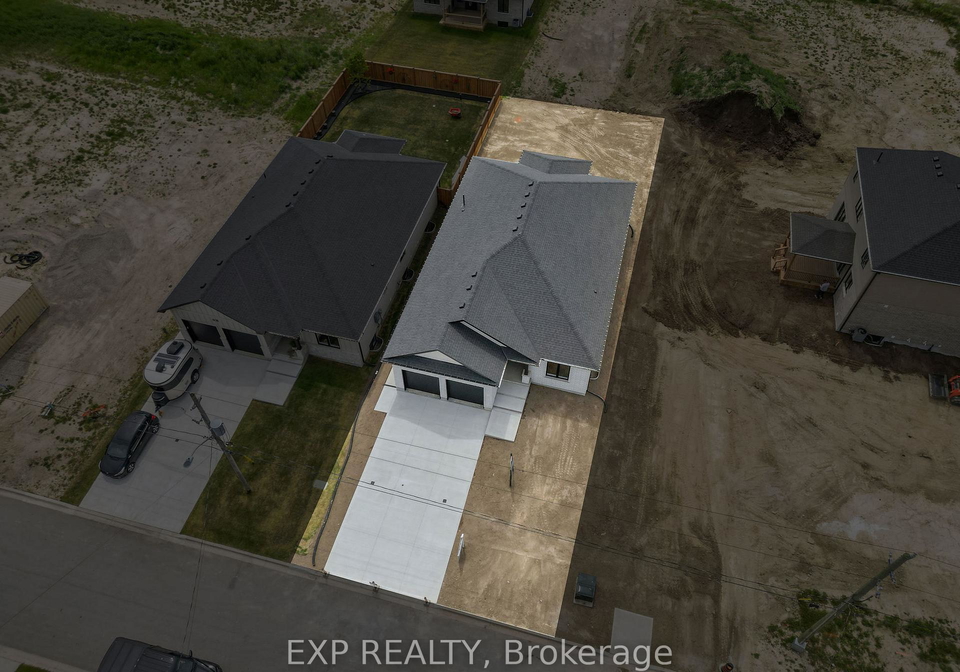 404-erie-street-warwick-ontario-x13425144